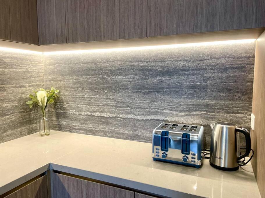 Luxury Stunning Riverview 1 Bedroom Apt 479F Гоулд Коуст Екстериор снимка